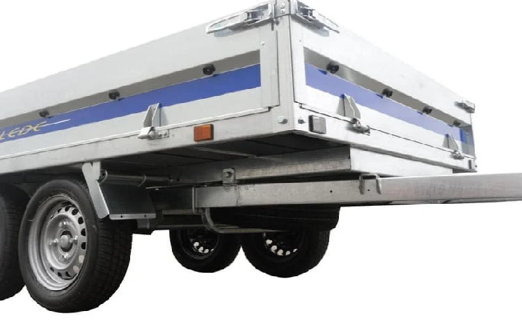 Grúa UNITRAILER UNIPLAT 600/3 S con tres ejes 600×215 3500 KG